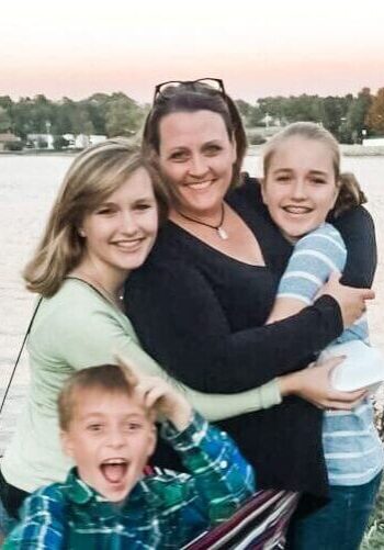 Heather Stephens with kids the day she quit her job to do wise owl marketing