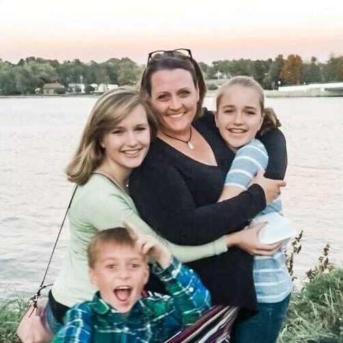 Heather Stephens with kids the day she quit her job to do wise owl marketing